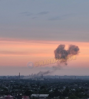 В оккупированном Мариуполе произошел &quot;хлопок&quot;: громкие взрывы раздавались возле &quot;Азовстали&quot;