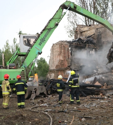 У Дніпрі збільшилося число постраждалих. На місці ракетного удару продовжують розбирати завали