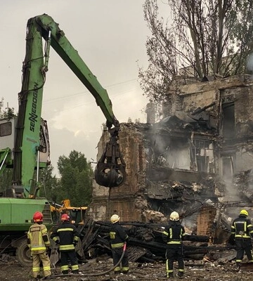 В Днепре завершили разбор завалов медучреждения. Погибли два человека, более 30 получили ранения