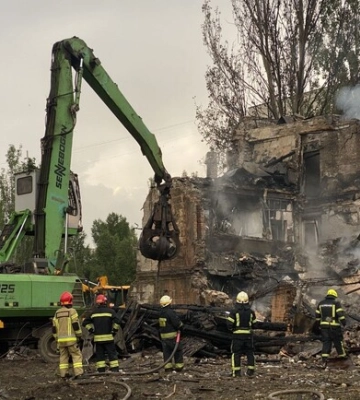 В Днепре закончили разбирать завалы медучреждения: двое погибших, 32 пострадавших