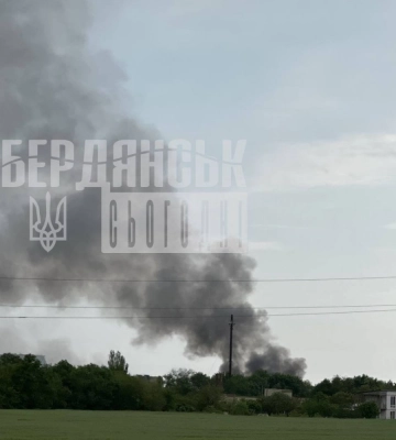 У тимчасово окупованому Бердянську пролунали вибухи — приліт в районі порту