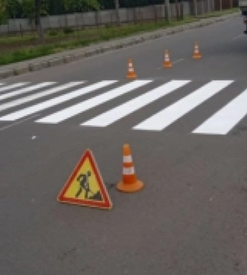 У Луцьку поновлюють дорожню розмітку