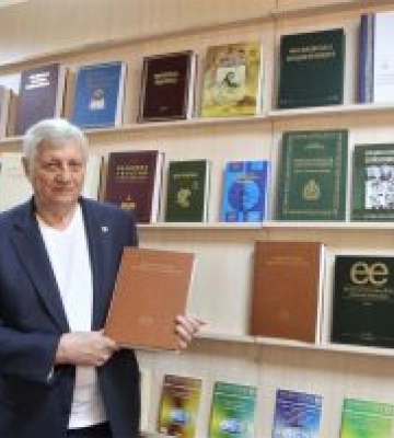 В експозиції — «Енциклопедія Трипільської цивілізації» та інші унікальні видання
