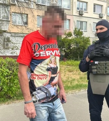 Надсилав інтимні фото: у Києві затримали чоловіка за розбещення школярки