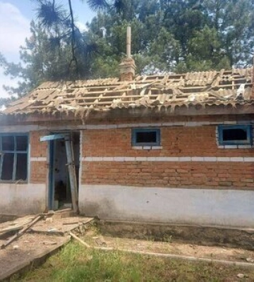 Ворог обстрілює Херсонщину. У Садовому &quot;прилетіло&quot; у приватні будинки, у Херсоні пошкоджено ліцей, - ОВА. ФОТО