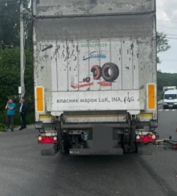 На Львівщині водій вантажівки наїхав на 62-річного велосипедиста