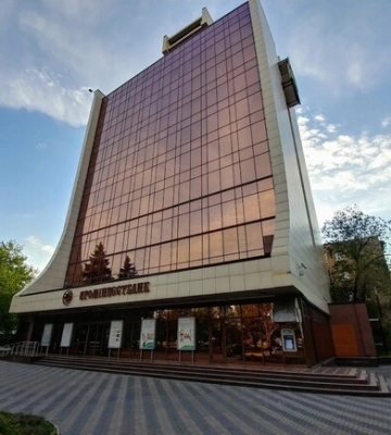 У Запоріжжі через аукціон за 29 мільйонів продають 10-поверхову будівлю банку