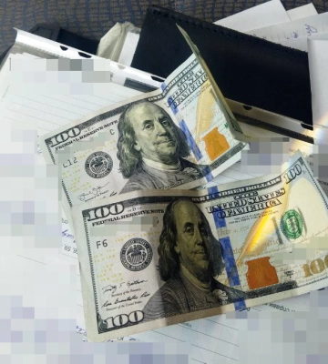 Власник магазину на Поліссі благав поліцейських за двісті доларів повернути вилучений алкоголь