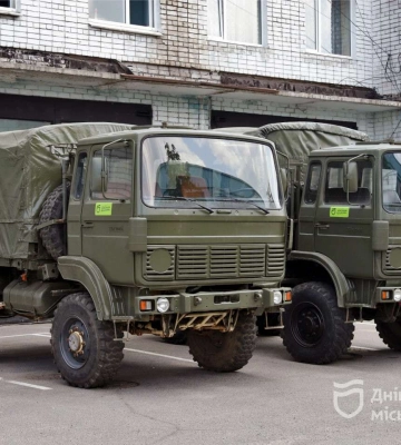 Бійці Української добровольчої армії показали техніку та оснащення, які їм доправили дніпряни