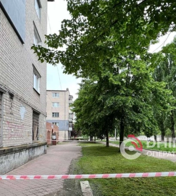 Роблять заміри для нових вікон: у Дніпрі обстежують будинки, які постраждали від ракетної атаки