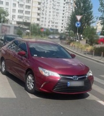 В Киеве автомобиль сбил детскую коляску: что известно о состоянии ребенка