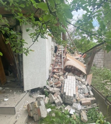 У Бучі вибух зруйнував будинок: є постраждалий