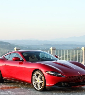 В Одесі помітили рідкісний нерозмитнений Ferrari Roma за $250 000