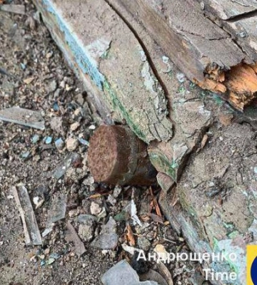 У Маріуполі росіяни залишають снаряди біля будинків та у парках