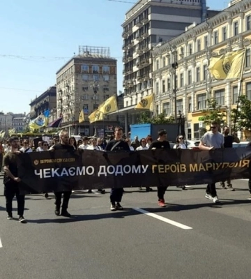 У Києві відбулася хода «Чекаємо додому героїв Маріуполя»