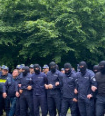 Підсанкційна донька лаврова приїхала до Грузії на тлі зняття заборони, її зустріли протестами - ЗМІ