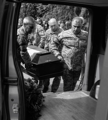 Попрощалися з Героєм: у Луцьку в останню путь провели загиблого захисника Михайла Пугача