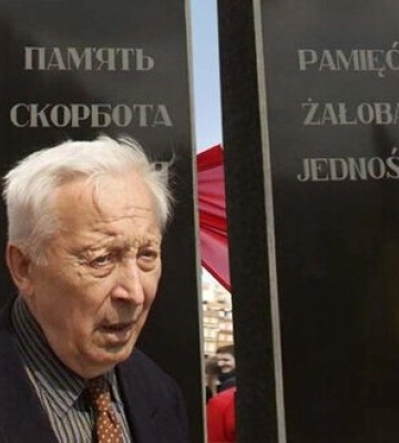 МЗС Польщі заявило, що Зеленський має вибачитися за Волинь. Посол України Зварич відповів