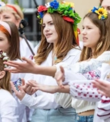 Україна − це Європа: херсонці святкують День  Європи в Німеччині  у вишиванках