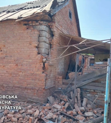 Армія РФ обстріляла місто та село на Харківщині: є поранена 