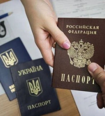 Почему блокируют пенсионные карточки в оккупации и, что делать с российским паспортом - мэр Мелитополя рассказал в эфире (видео)