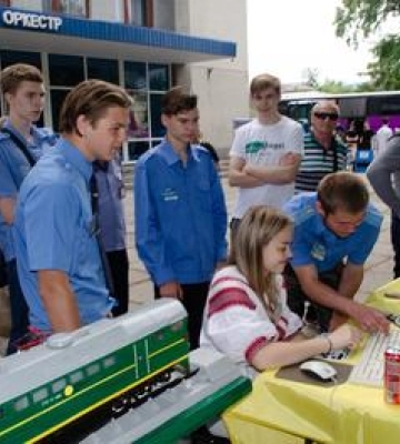 У Полтаві заклади профтехосвіти провели профорієнтаційний івент Відбудовуємо Україну разом