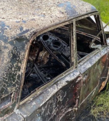 У Бориславі вогонь ущент знищив легковик (ФОТО)