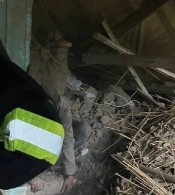 Ворог обстріляв Гуляйполе, рятувальники деблокували постраждалого, затиснутого зруйнованою конструкцією, - ДСНС. ФОТО