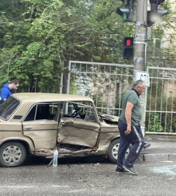 В Запорожье столкнулись Lanos и ВАЗ: пострадала женщина, ее госпитализировали, – ФОТО