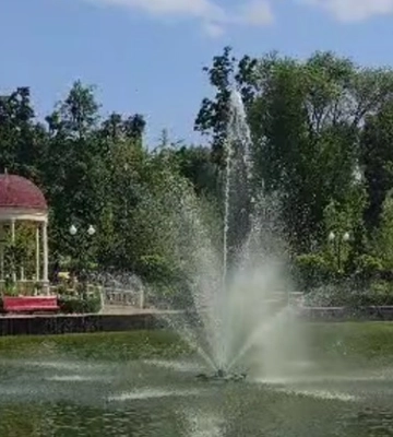 ⛲️ Запрацював #фонтан на Озері Центрального парку Харкова #парк #харків