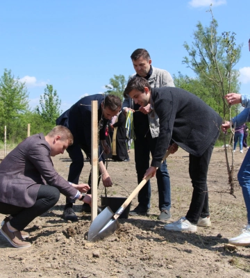 Парк Нескорених у пам’ять про закатованих в Ізюмі заклали на Львівщині 
