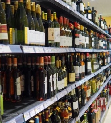 В Мелитополе оккупанты запретили продавать слабоалкоголку в определенные дни, но есть исключения