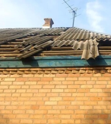 Наслідки нічного обстрілу Нікополя. ФОТОрепортаж