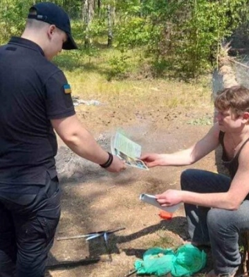 У Деснянському районі Києва чоловікам на шашликах вручили повістки