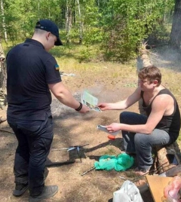 У столиці любителі посмажити шашлик в лісі отримали повістки