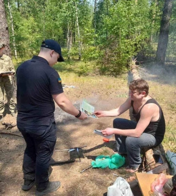 У Деснянському районі Києва чоловікам на шашликах вручили повістки