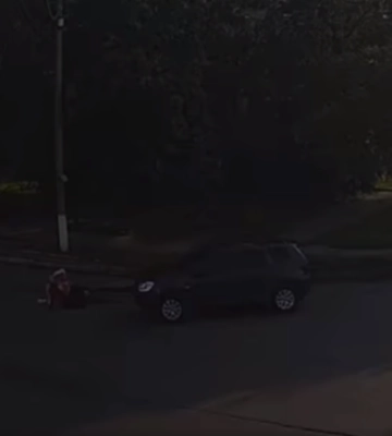 У Луцьку на перехресті зіткнулися легковик та велосипедист (відео)