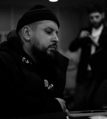 Монатік нарвався на хейт через концерт у нічному клубі Одеси: співак різко відреагував