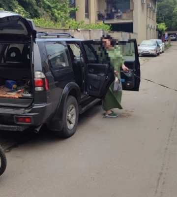 В Одесі врятували собаку, якого господарка залишила на спеці в зачиненому авто