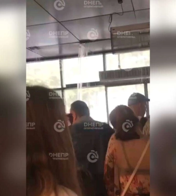 Дніпро накрило дощем з градом: вулиці міста затопило (Відео)