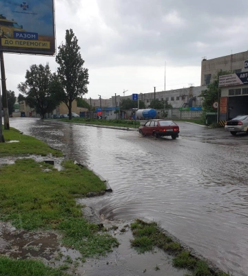 Сильний дощ частково перетворив Одесу на Венецію, - ФОТО, ВІДЕО