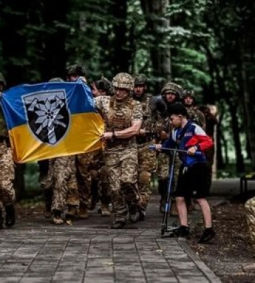 Гірські штурмовики, військовослужбовці 128-ї ОГШБр узяли участь у спортивно-благодійному проєкті «Пробіг під каштанами»
