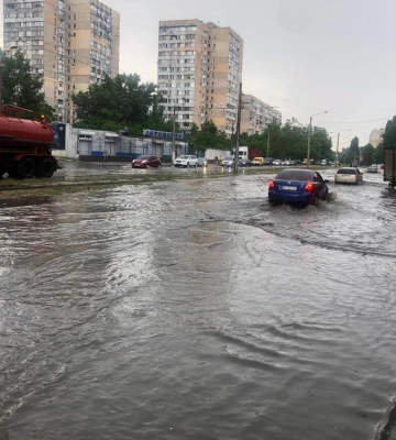 В Одесі уламки дрона впали на портову інфраструктуру