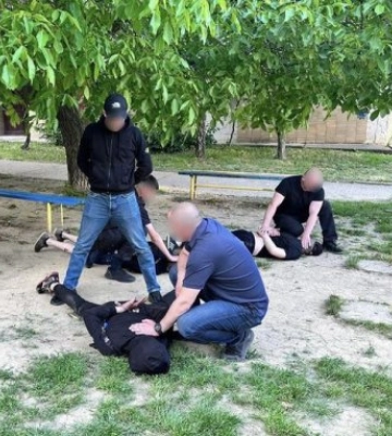 В Ужгороді поліція затримала групу раніше судимих зловмисників, які викрали з автівки місцевого жителя гроші та документ