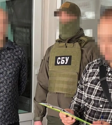 СБУ взяла экс-депутата-коммуниста – &quot;наводил ракеты в Запорожье&quot;. Фото его &quot;иконостаса&quot;