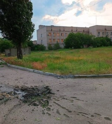 Наслідки обстрілів Херсонщини: Пошкоджено лікарню, сільгосппідприємство та будинки. ФОТОрепортаж