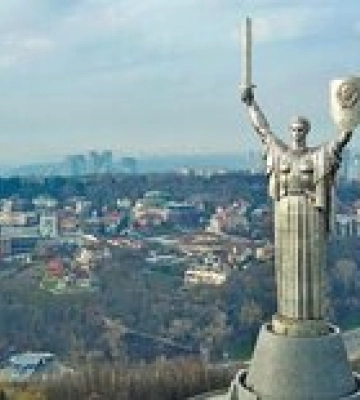 В Киеве раздаются громкие взрывы — Россия наносит ракетные удары, работает ПВО