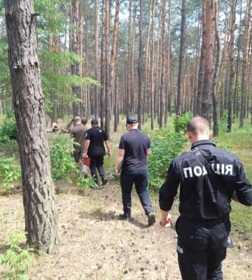 В київських лісах відпочивальникам вручають повістки (ФОТО)