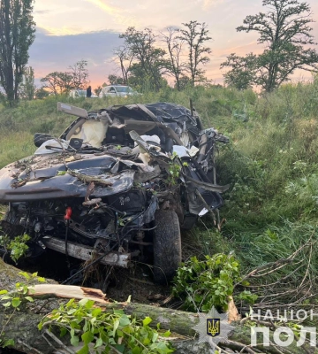 На Миколаївщині позашляховик &quot;злетів&quot; з дороги - двоє людей постраждало