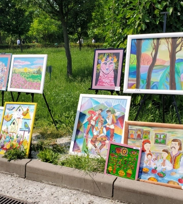 «Дитинство в сонячних долоньках»: у Мукачеві відбувся звітній концерт вихованців центру дитячої та юнацької творчості